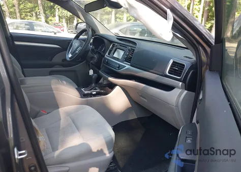 2019 Toyota Highlander Le z USA, uszkodzony, nr VIN 5TDBZRFHXKS925966